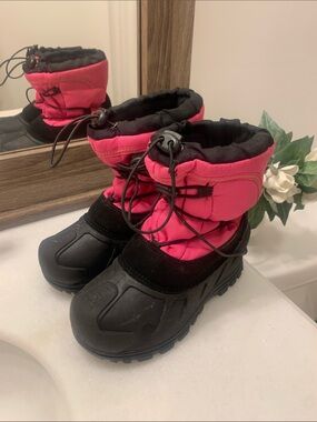 Kids Pink and Black Insulated Snow Boots Size 1